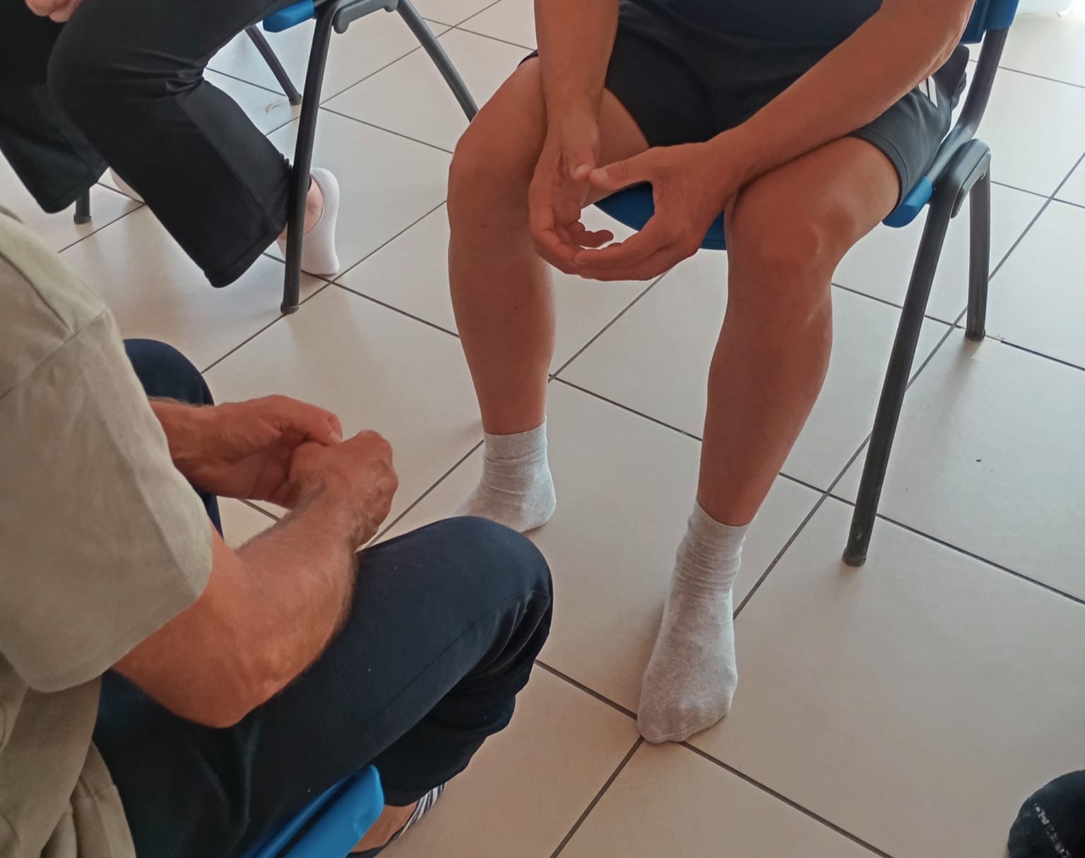 Esercizio di gruppo durante un incontro esperienziale